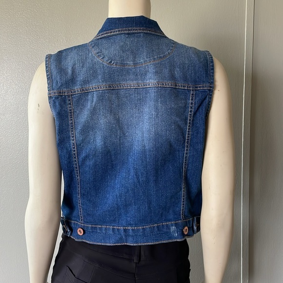 New Look, distressed jean vest. Size L - Picture 5 of 9